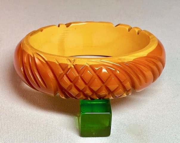 BB553 burnt orange & corn cast 2 tone carved bakelite bangle